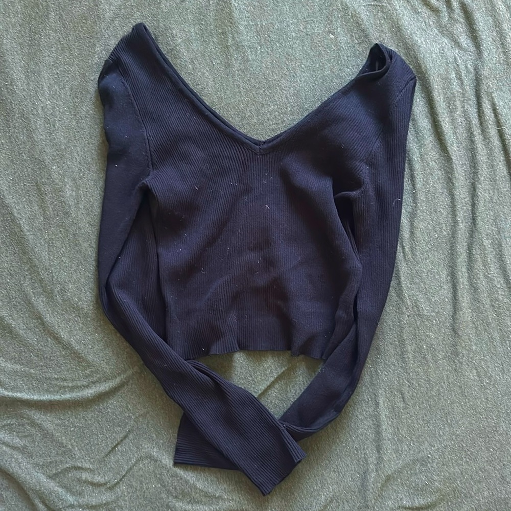 Black off the shoulders crop top.